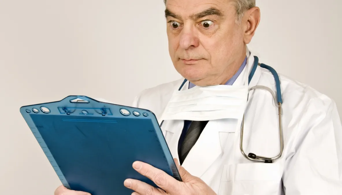 Medicii au râs cu lacrimi. O tânără a venit la Urgențe noaptea, direct din club. Ce i-a rugat