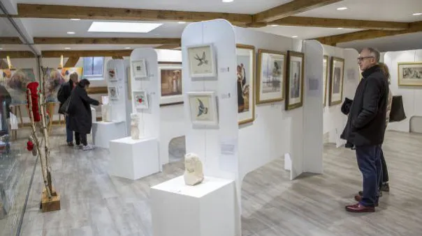 Fotografii nud înlăturate dintr-o expoziţie, pe motiv că erau "obscene şi dezgustătoare"