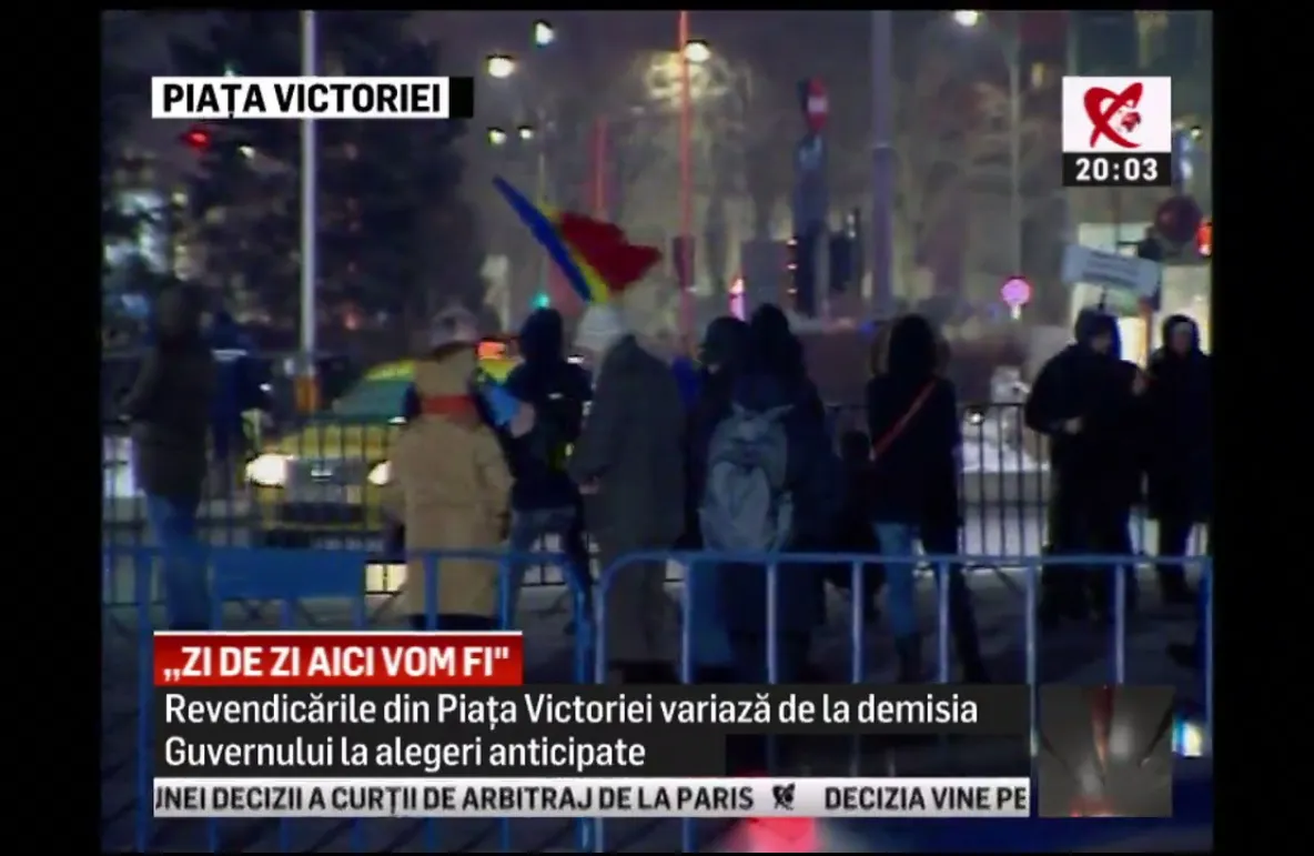 A 15-a zi de proteste, 1.000 de persoane au protestat în Piaţa Victoriei: "Zi de zi aici vom fi!"
