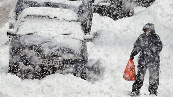 Iarna s-a întors în România! Zăpadă de aproape 10 centimetri 