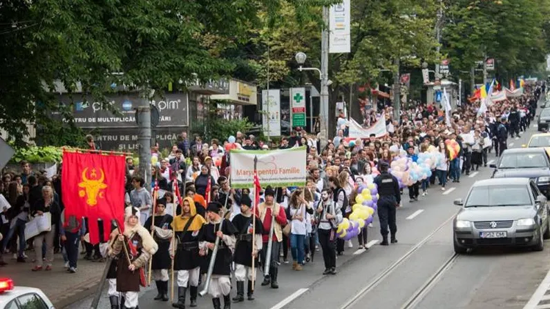 MARȘUL PENTRU VIAȚĂ. Peste 1.000 de persoane au manifestat în București împotriva avortului 