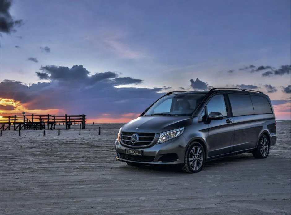 Au transformat un Mercedes V-Class într-un birou de afaceri. Confort şi eleganţă de 5 stele