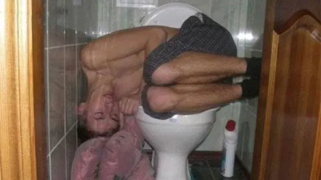 Cum să dormi așa? Colecție incredibilă de imagini cu oameni foarte obosiți