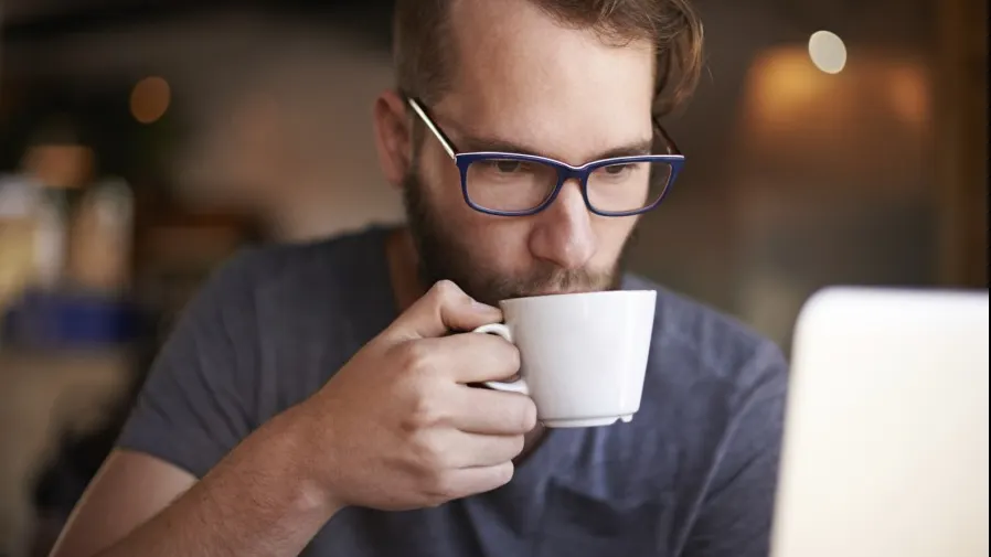 Tot ce știai este greșit. Ce se întâmplă, de fapt, dacă bei cafea la ore târzii