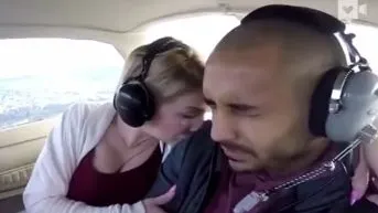 Ce s-a întâmplat imediat după ce și-a cerut iubita în căsătorie. Femeia a râs, dar tot a spus "Da!"