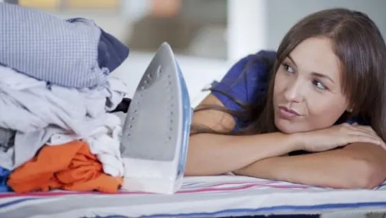 Trei metode simple prin care îţi poţi călca hainele fără fier de călcat