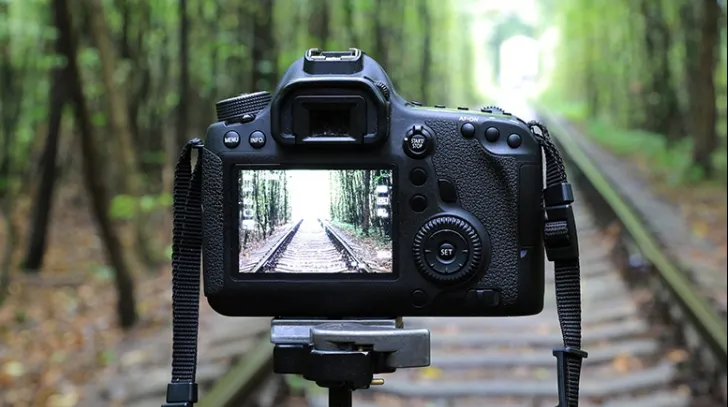 eMAG - TOP 6 cele mai ieftine aparate foto DSLR. Preturile incep de la 1.500 de lei