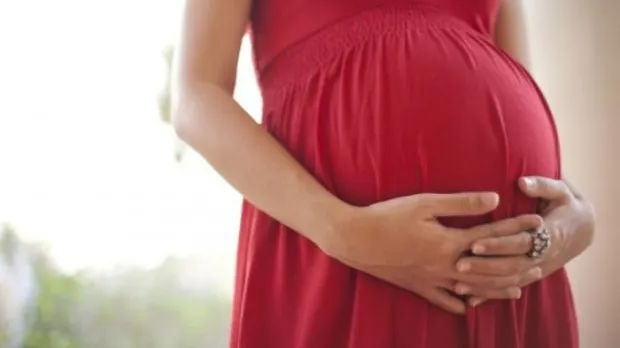 Două femei aflate la menopauză au reuşit să rămână înscărcinate! Ce presupune noua tehnică