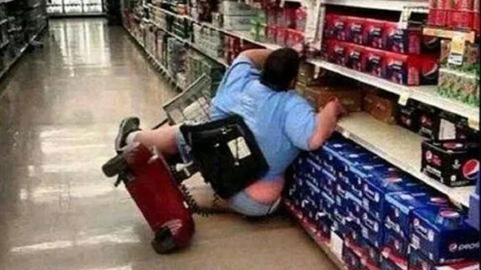 A căzut în supermarket și toți au râs de ea. A doua zi, surpriză. Mesajul ei te va emoționa 