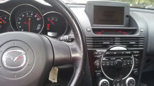 Şi-a bătut joc de o Mazda RX-8. I-a scos motorul de 231 CP şi l-a înlocuit cu ceva REVOLTĂTOR
