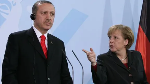Merkel, contraatac la Erdogan. Retrage trupele din Turcia, de la baza din Incirlik 