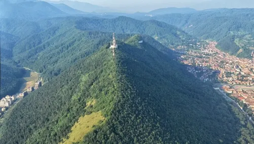 Doi turiști italieni rataciți pe muntele Tampa au fost salvați de jandarmi