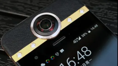 A apărut primul smartphone din lume cu cameră 360°! Cum funcționează și cât costă