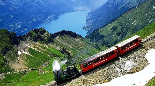 Tinerii de 18 ani ar putea călători GRATUIT în Europa cu trenul