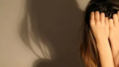 Elevă de liceu violată de patronul unui magazin din Vaslui, pentru o datorie "pe caiet"