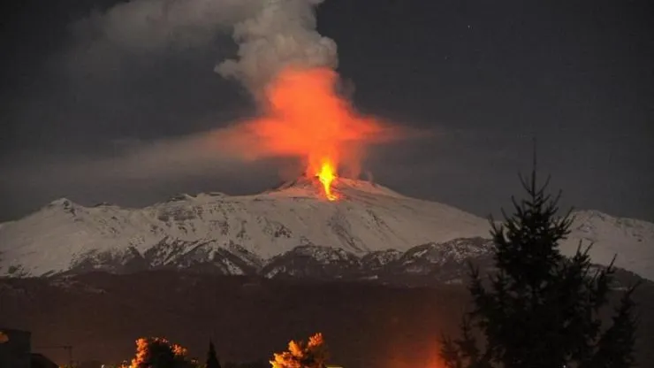 Vulcanul Etna a erupt violent. Cel puțin zece răniți! Primele imagini din infern