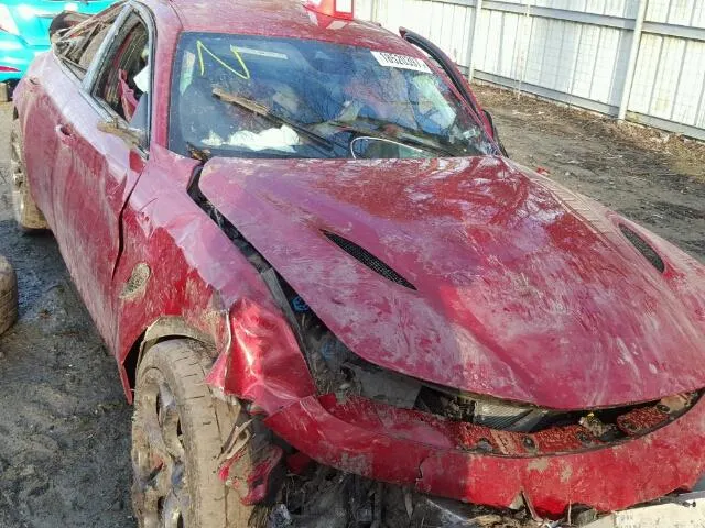 E una dintre cele mai luxoase maşini, dar a ajuns de nerecunoscut. Cum arăta înainte de daună totală