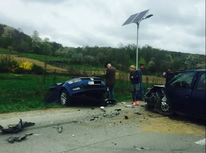 Accident grav la Bacău. Șapte persoane au ajuns la spital