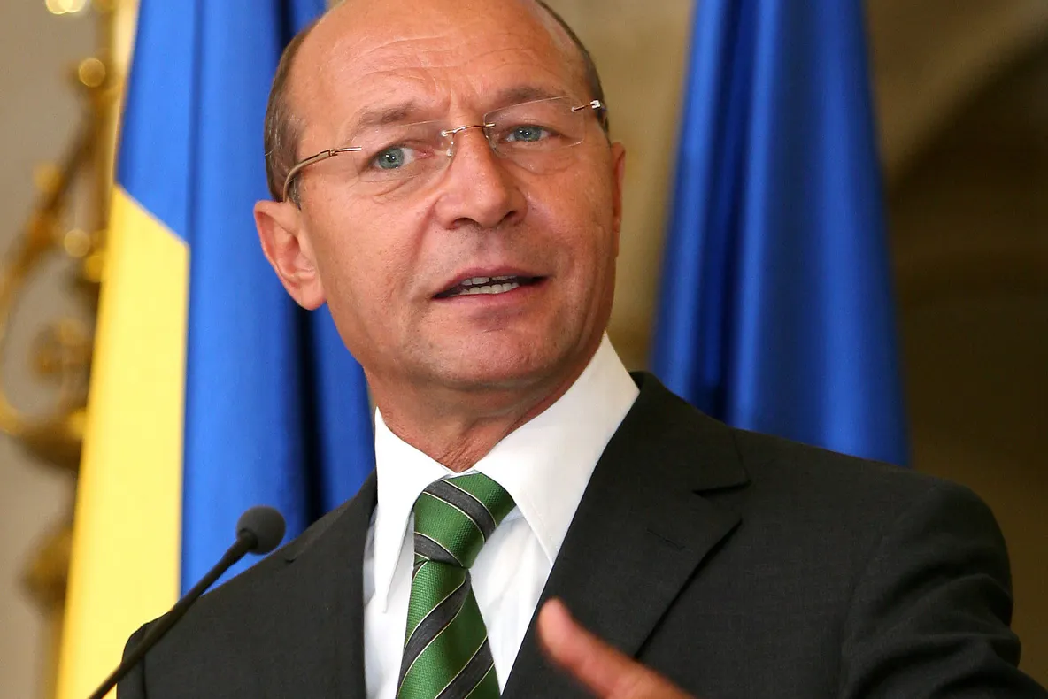 Traian Băsescu dă de înţeles că nu respinge o colaborare parlamentară cu PSD