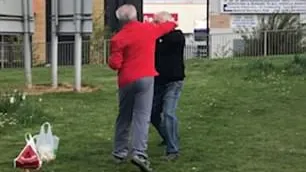 Bătaie între pensionari la un azil de bătrâni! Ochelarii celor doi au fost victimele disputei