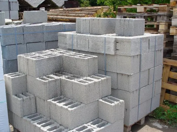 O femeie a cumpărat mai mulţi BOLŢARI, dar nu ca să construiască o casă. GENIAL ce a făcut cu ei