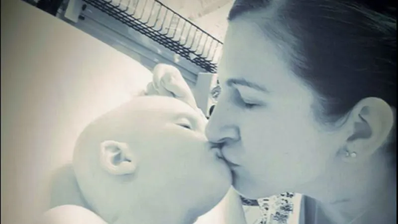 O formă rară de cancer i-a răpus copilul! Este şocant ce a postat pe Facebook după doar două luni