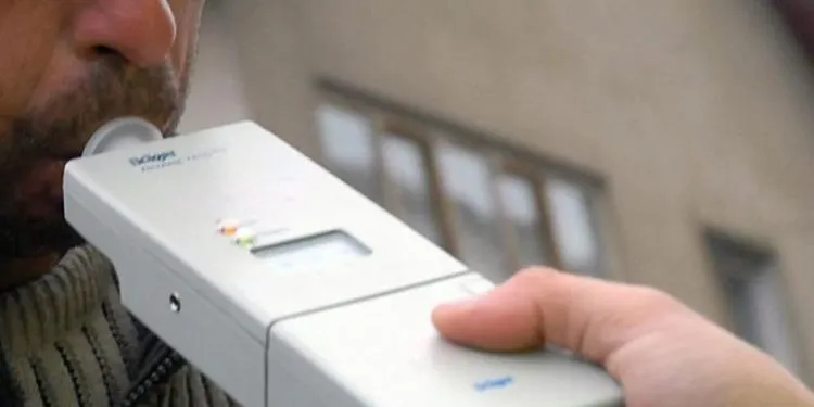 L-au prins la volan cu o alcoolemie de 2 la mie.Când au văzut cine era şoferul, ŞOC pentru poliţişti
