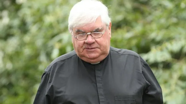 Şocant - un preot a furat bani pentru o viaţă de LUX. I-a cheltuit pe amantă, vin scump şi stridii 