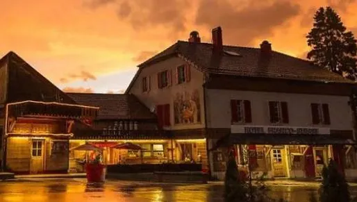 Acesta este singurul Hotel din lume în care poți să dormi în două țări
