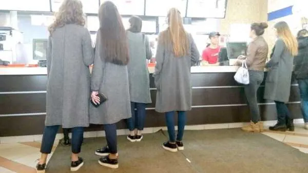 Momente penibile în plină stradă! Ce au păţit aceşti oameni a stârnit hohote de râs