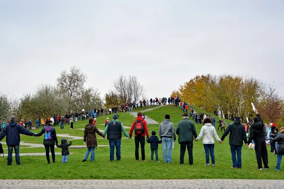 Descoperire-ŞOC în parcul IOR din Capitală.Au găsit o pungă cu cârnaţi, iar ce era în carne e HORROR