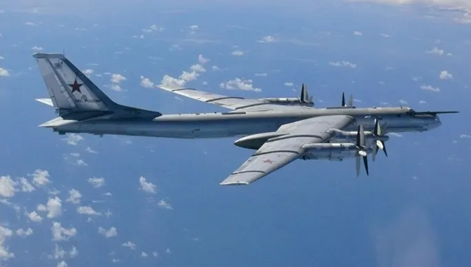 Avioane militare rusești zărite în apropierea graniței cu SUA, a patra oară în tot atâtea zile