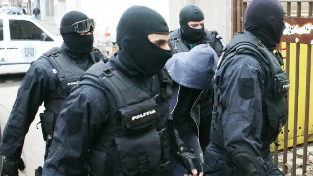 Român urmărit internaţional pentru trafic de stupefiante în Austria, reţinut pentru 24 de ore