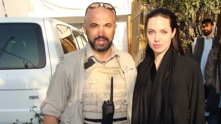 A murit românul care a păzit-o pe Angelina Jolie