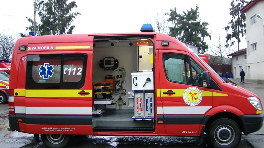 Suprasolicitare la locul de muncă! Angajată a Serviciului Paşapoarte Vaslui, preluată de SMURD