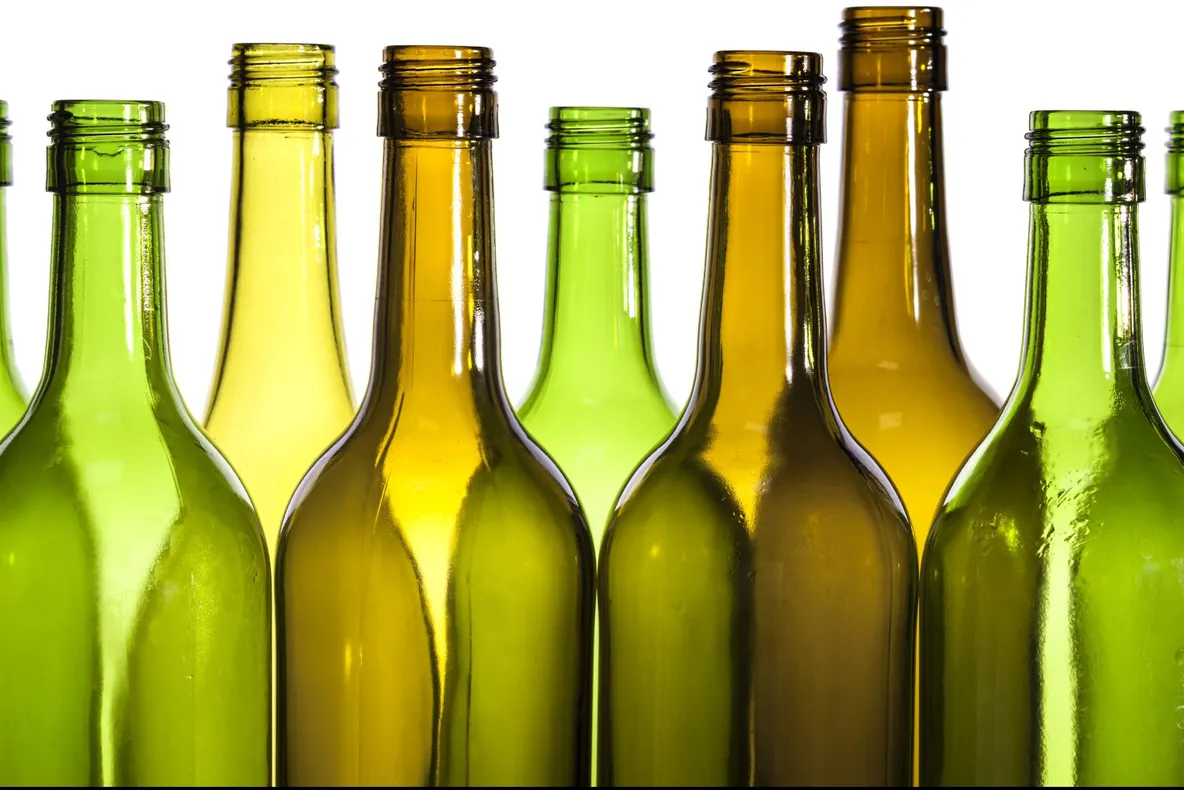 Metoda care face înconjurul lumii. De ce se astupă sticla de vin cu un prezervativ