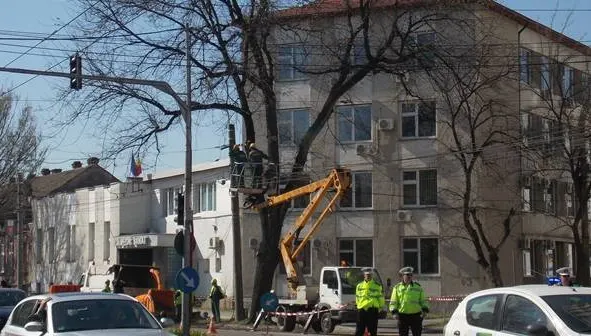 Atenţie! Ce nu au voie să facă locatarii, în faţa blocului, PRIMĂVARA. Amenzi MARI!
