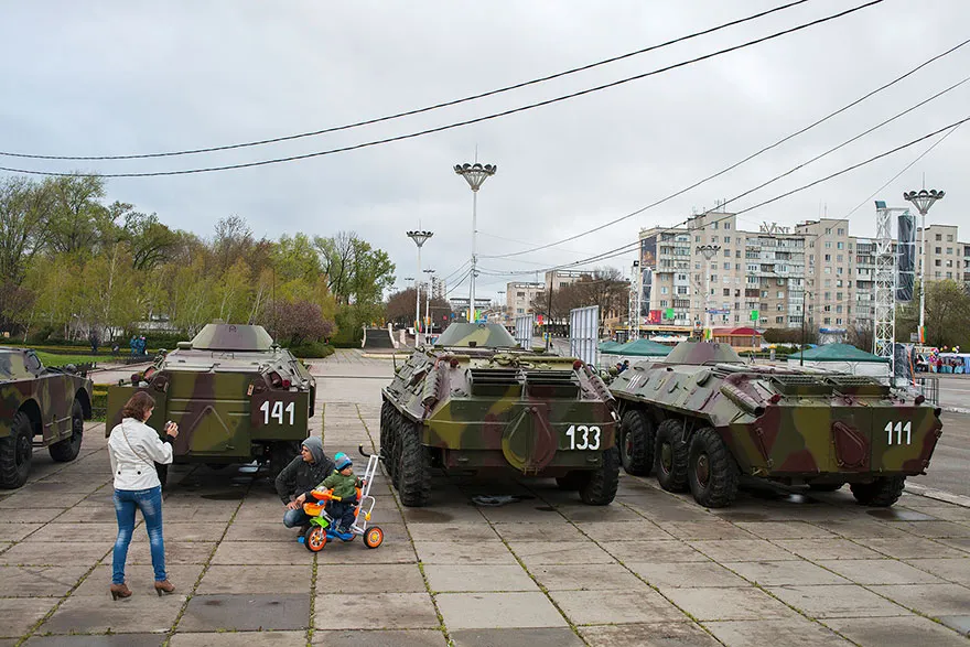 Fotografii dintr-o ţară care nu există. Cum e viaţa oamenilor din Transnistria