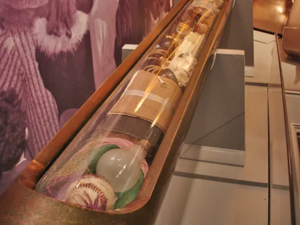 Einstein a pus capsula timpului la 15m sub pământ, dar trebuia deschisă în anul 6939. Au trişat şi..