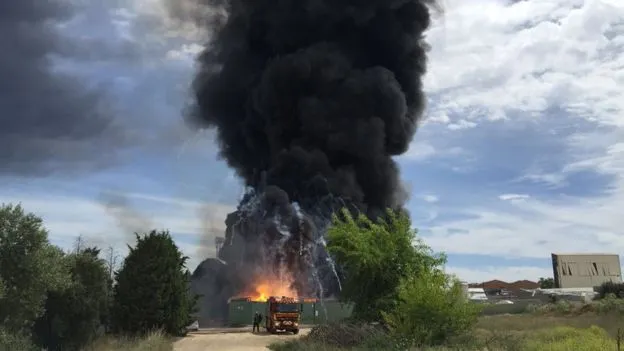 Explozie puternică la o centrală chimică din Spania. Cel puţin 15 persoane au fost rănite
