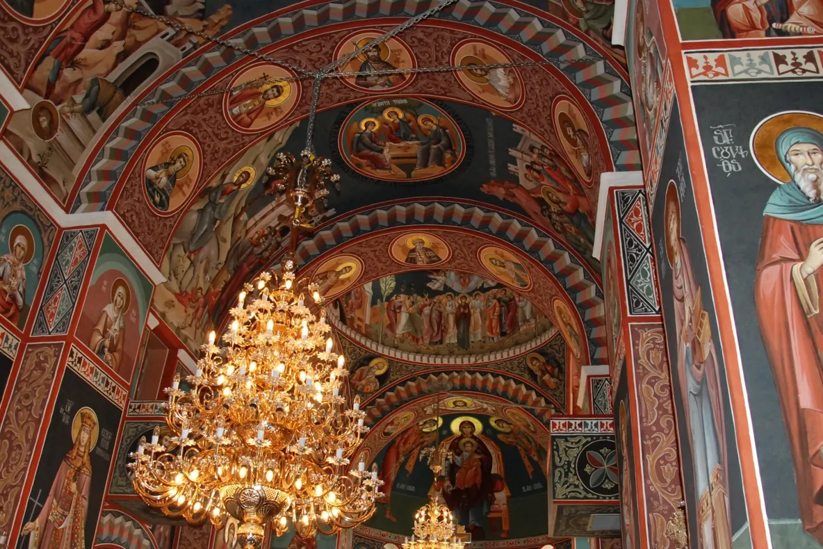 BISERICA din România unde ţi se îndeplinesc DORINŢELE dacă faci un lucru BANAL