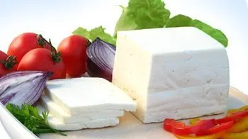 Medicii trag un semnal de alarmă: Nu mai mâncaţi roşii cu brânză dacă...