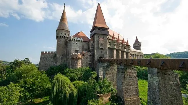 Principalul suspect al spargerii de la Castelul Corvinilor a fost prins