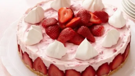Reţeta delicioasă de primăvară: Cheesecake cu căpşuni fără coacere
