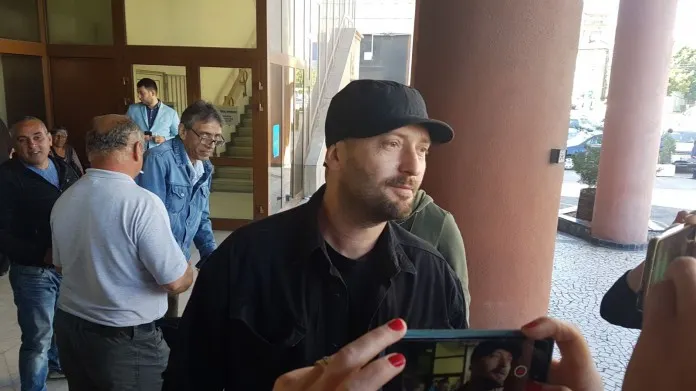 Cheloo - 100 de zile în folosul comunităţii la o şcoală din Prahova. Reacţia ŞOC a directoarei