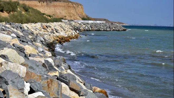 Aproape de TRAGEDIE: O turistă a căzut în mare de pe o pasarelă pietonală din Mamaia