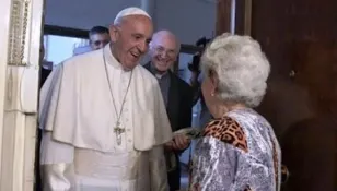 Surpriză uriașă pentru doi români ortodocși! Papa Francisc le-a bătut la ușă
