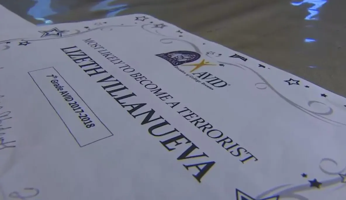 I-a dat elevei o diplomă, după care a fost sancţionată disciplinar. Motivul este HALUCINANT!