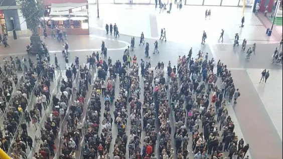 Fotografia care SURPRINDE perfect Londra şi atitudinea locuitorilor săi
