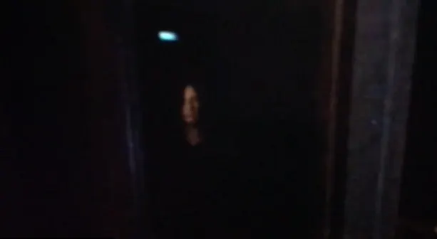Şi-a lăsat laptopul deschis peste noapte şi a înregistrat tot! Când s-a trezit, ŞOC! A înlemnit